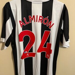 🔥 Miguel Almiron Hand Signed Newcastle United Jersey Authenticated (Beckett)